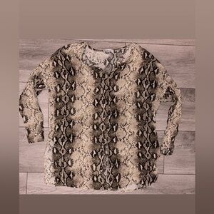 White Birch Women’s Long Sleeved Shirt Size Medium Snakeskin Lightweight Blouse